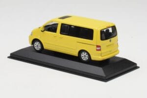 Volkswagen T5 Bus イエロー Minichamps 1:43 842902111 メタル - 画像 3/4