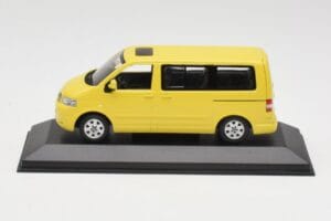 Volkswagen T5 Bus イエロー Minichamps 1:43 842902111 メタル