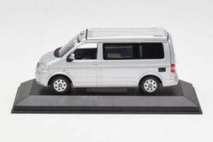 Volkswagen T5 California シルバー Minichamps 1:43 7H8099300GPA7W メタル