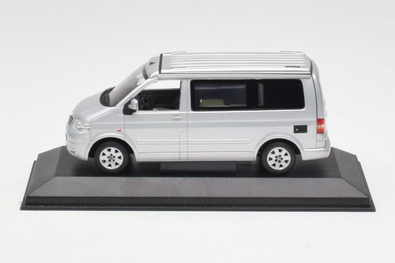Volkswagen T5 California シルバー Minichamps 1:43 7H8099300GPA7W メタル
