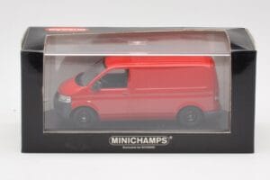 Volkswagen T5 デリバリーバン レッド & ブラックホイール Minichamps 1:43 400052260-B メタル - 画像 4/4