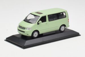 Volkswagen T5 Multivan California ライムグリーン Dealer Minichamps 1:43 400052201-D1 メタル - 画像 2/4