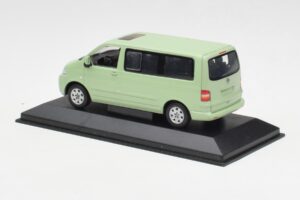 Volkswagen T5 Multivan California ライムグリーン Dealer Minichamps 1:43 400052201-D1 メタル - 画像 3/4