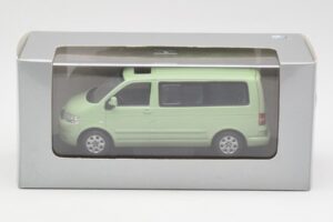Volkswagen T5 Multivan California ライムグリーン Dealer Minichamps 1:43 400052201-D1 メタル - 画像 4/4