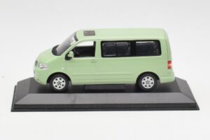 Volkswagen T5 Multivan California ライムグリーン Dealer Minichamps 1:43 400052201-D1 メタル