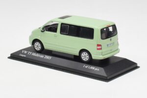 Volkswagen T5 Multivan California ライムグリーン Minichamps 1:43 400052201 メタル - 画像 3/4