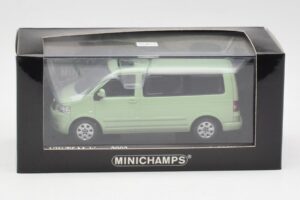 Volkswagen T5 Multivan California ライムグリーン Minichamps 1:43 400052201 メタル - 画像 4/4