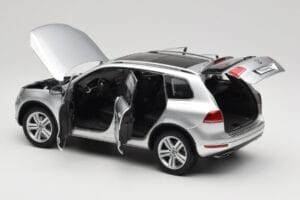 Volkswagen Touareg 7L Silver Metallic Kyosho 1:18 8821CS メタル - 画像 5/8