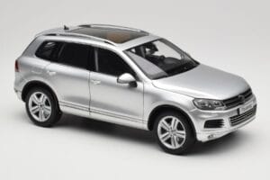 Volkswagen Touareg 7L Silver Metallic Kyosho 1:18 8821CS メタル - 画像 6/8