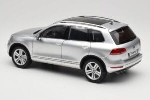 Volkswagen Touareg 7L Silver Metallic Kyosho 1:18 8821CS メタル - 画像 7/8
