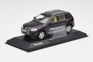 Volkswagen Touareg グレー Minichamps 1:43 TOUAREG001 メタル - 画像 2/4