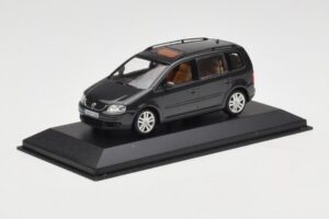Volkswagen Touran 1T ダークグリーン Minichamps 1:43 400052101 メタル - 画像 2/4