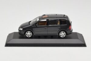 Volkswagen Touran 1T ダークグリーン Minichamps 1:43 400052101 メタル