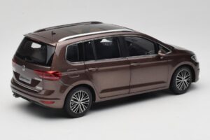 Volkswagen Touran 5T ブラウン Paudi Model 1:18 ZVE000003BRA メタル - 画像 3/8