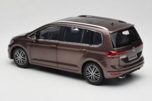 Volkswagen Touran 5T ブラウン Paudi Model 1:18 ZVE000003BRA メタル - 画像 7/8