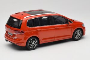 Volkswagen Touran 5T オレンジ Paudi Model 1:18 ZVE000003ORA メタル - 画像 3/8