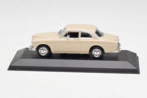 Volvo 121 Amazon ベージュ Minichamps 1:43 940171002 メタル