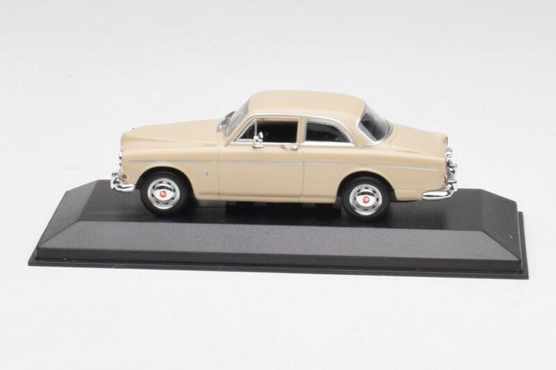 Volvo 121 Amazon ベージュ Minichamps 1:43 940171002 メタル