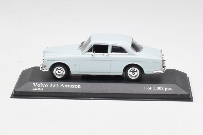 Volvo 121 Amazon ブライトブルー Minichamps 1:43 430171007 メタル