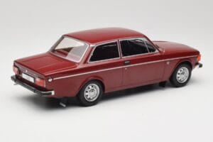 Volvo 142 ダークレッド MCG 1:18 MCG18443 メタル - 画像 2/6