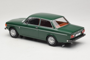 Volvo 142 グリーン MCG 1:18 MCG18005 メタル - 画像 5/6