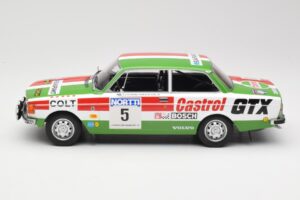 Volvo 142 #5 H. Mikkola / E. Rautanen Rally 1000 Lakes 1973 MCG 1:18 MCG18529R メタル - 画像 3/6