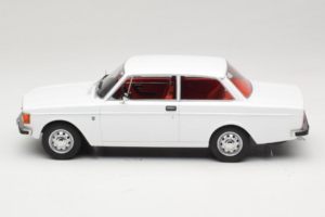 Volvo 142 ホワイト MCG 1:18 MCG18445 メタル - 画像 3/6