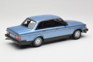 Volvo 240 GL ブルーメタリック Minichamps 1:18 155171404 メタル - 画像 2/6