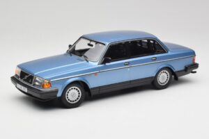 Volvo 240 GL ブルーメタリック Minichamps 1:18 155171404 メタル