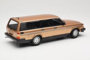 Volvo 240 GL ステーションワゴン Gold Metallic Minichamps 1:18 155171415 メタル - 画像 2/6