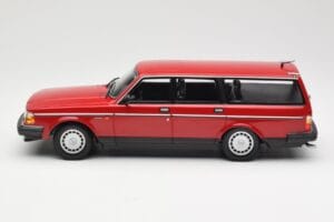 Volvo 240 GL ステーションワゴン レッド Minichamps 1:18 155171411 メタル - 画像 3/6