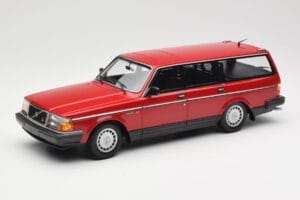 Volvo 240 GL ステーションワゴン レッド Minichamps 1:18 155171411 メタル