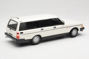 Volvo 240 GL ステーションワゴン ホワイト Minichamps 1:18 155171412 メタル - 画像 2/6