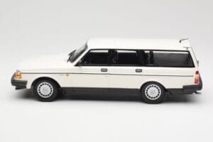Volvo 240 GL ステーションワゴン ホワイト Minichamps 1:18 155171412 メタル - 画像 3/6