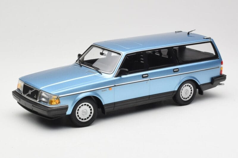 Volvo 240 GL Estate Blue Metallic Minichamps 1:18 155171414 メタル