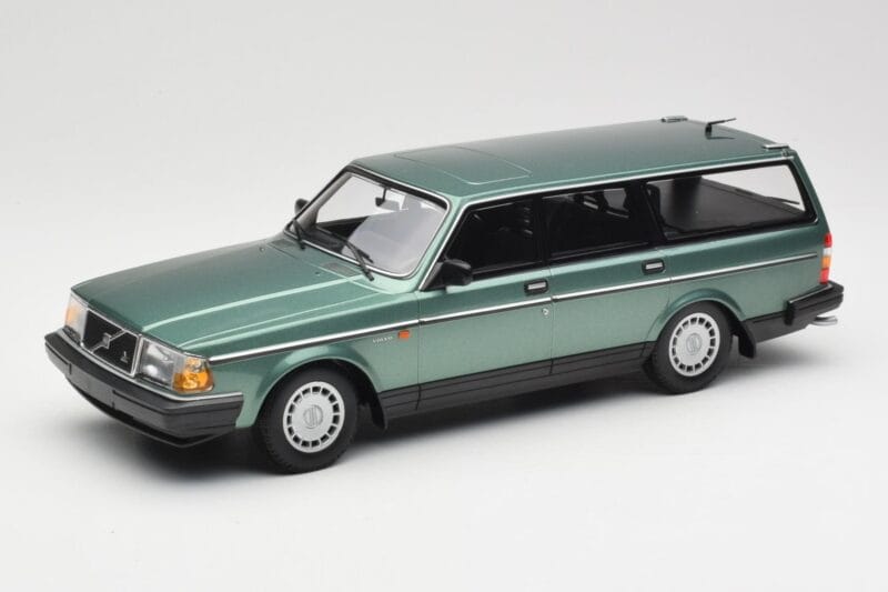Volvo 240 GL Estate Green Metallic Minichamps 1:18 155171410 メタル