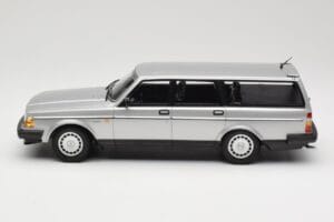 Volvo 240 GL Estate シルバー Minichamps 1:18 155171416 メタル - 画像 3/6