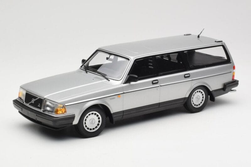 Volvo 240 GL Estate シルバー Minichamps 1:18 155171416 メタル