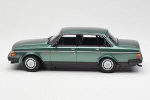 Volvo 240 GL グリーンメタリック Minichamps 1:18 155171400 メタル - 画像 3/6