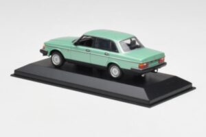 Volvo 240 GL グリーンメタリック Minichamps 1:43 400171402 メタル - 画像 3/4