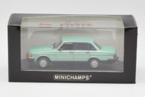 Volvo 240 GL グリーンメタリック Minichamps 1:43 400171402 メタル - 画像 4/4