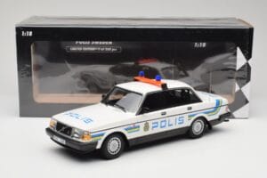 Volvo 240 GL Polis Sweden Minichamps 1:18 155171490 メタル - 画像 6/6