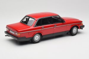 Volvo 240 GL レッド Minichamps 1:18 155171401 メタル - 画像 2/6