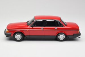 Volvo 240 GL レッド Minichamps 1:18 155171401 メタル - 画像 3/6