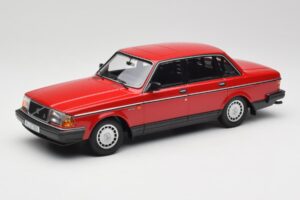 Volvo 240 GL レッド Minichamps 1:18 155171401 メタル
