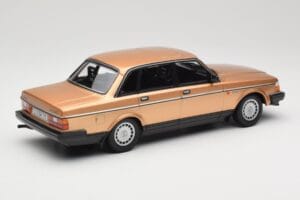 Volvo 240 GL ゴールド Minichamps 1:18 155171405 メタル - 画像 2/6