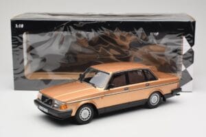 Volvo 240 GL ゴールド Minichamps 1:18 155171405 メタル - 画像 6/6