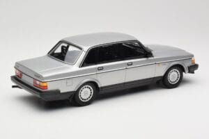 Volvo 240 GL シルバー Minichamps 1:18 155171408 メタル - 画像 2/6
