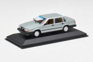 Volvo 240 GL シルバーメタリック Minichamps 1:43 940171402 メタル - 画像 2/4