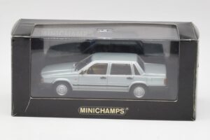 Volvo 240 GL シルバーメタリック Minichamps 1:43 940171402 メタル - 画像 4/4